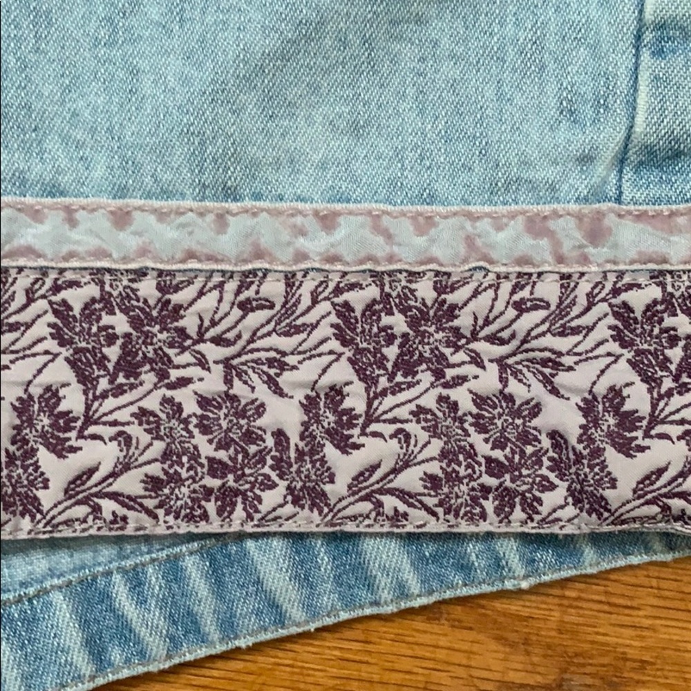 Woman’s Xhilaration Shorts - Picture 4 of 4